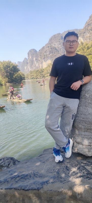 受过伤的狼的第二张照片--桂林王婆说媒