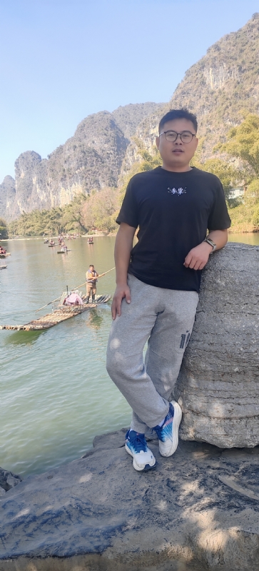 受过伤的狼的第三张照片--桂林王婆说媒